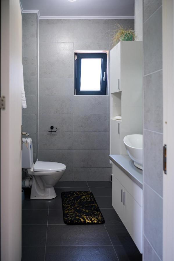 Apartamento Nina House Târgu Jiu Exterior foto