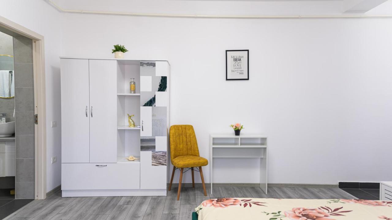 Apartamento Nina House Târgu Jiu Exterior foto