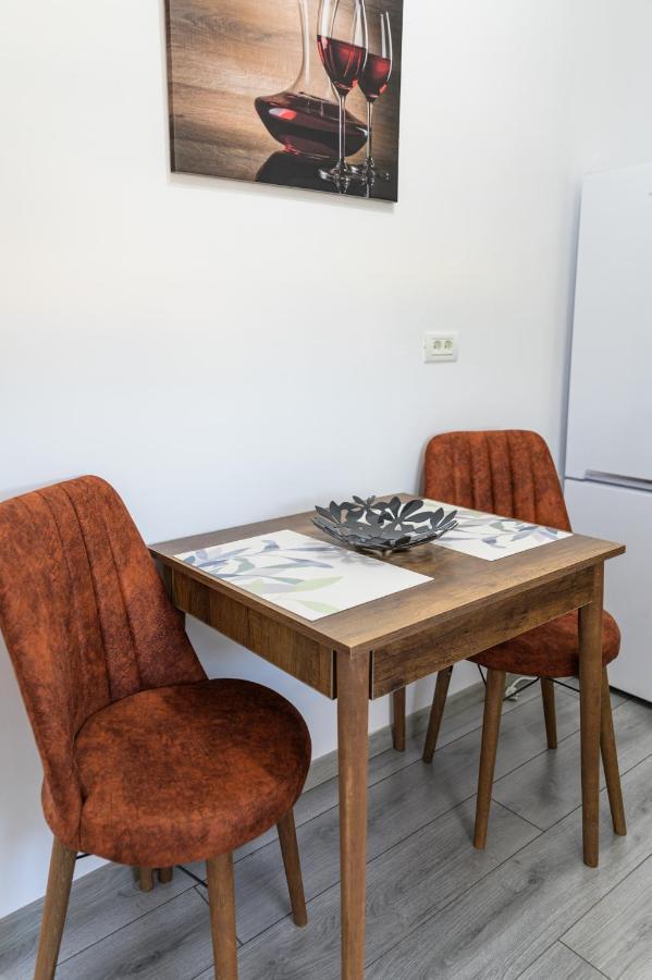 Apartamento Nina House Târgu Jiu Exterior foto