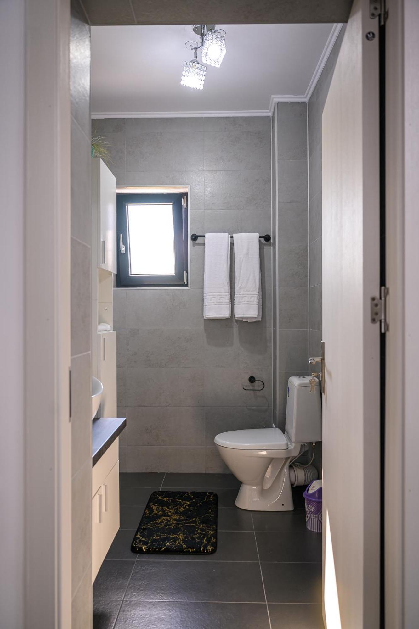 Apartamento Nina House Târgu Jiu Exterior foto